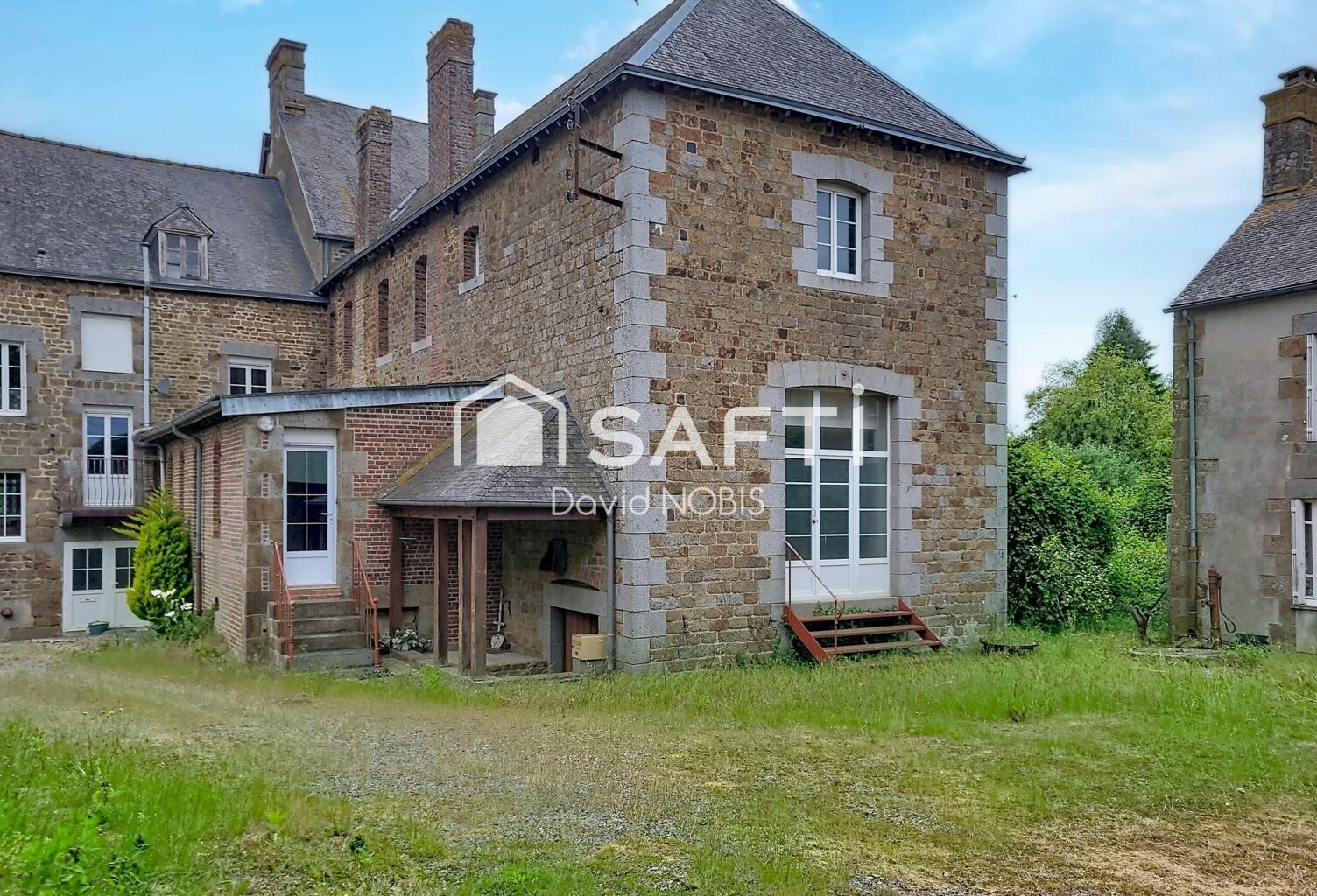 maison de 300m² avec dépendance et jardin — photo 1