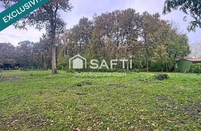 Terrain constructible de 826 m² — photo du bien
