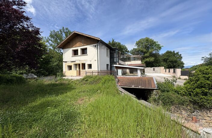 Vente maison 9 pièces 188 m² Saint-Alban-de-Roche (38080) — photo 2