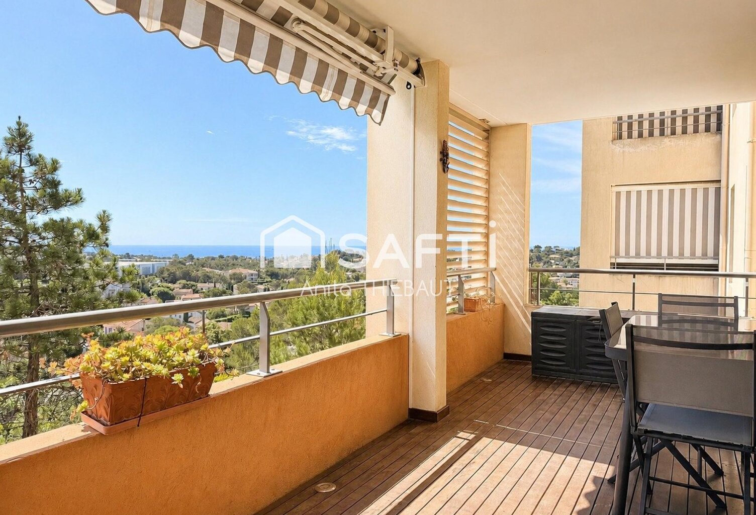 Saint Raphael - Appartement de 75 m² vu mer avec et garage — photo 1