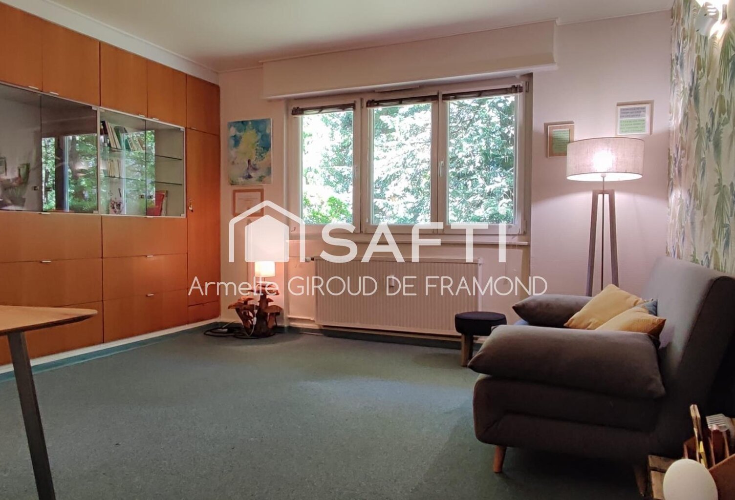 Bel appartement 100 m2 sans vis-à vis au RDC, 4 pièces avec grand parc arboré privé et tennis. Une cave et un garage complètent ce bien. — photo 1