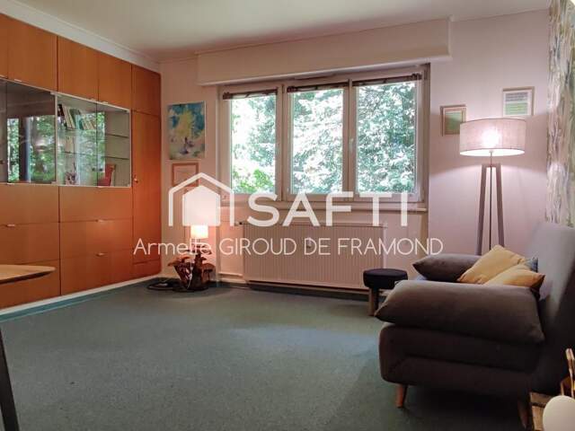 Bel appartement 100 m2 sans vis-à vis au RDC, 4 pièces avec grand parc arboré privé et tennis. Une cave et un garage complètent ce bien. — photo du bien