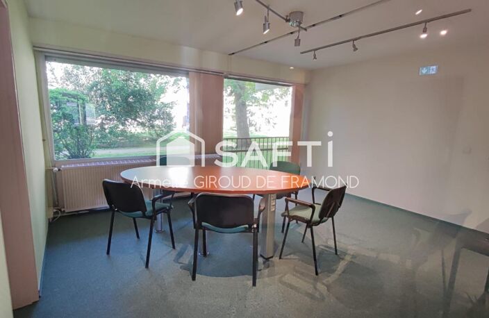 Bel appartement 100 m2 sans vis-à vis au RDC, 4 pièces avec grand parc arboré privé et tennis. Une cave et un garage complètent ce bien. — photo 5