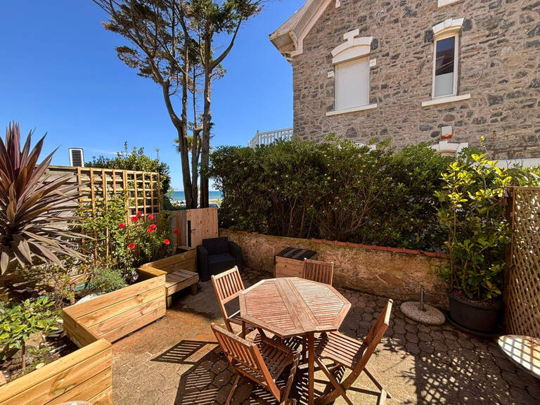 GRAND T2 BIS 50M2 FRONT DE MER TERRASSE 20M2 — photo 1