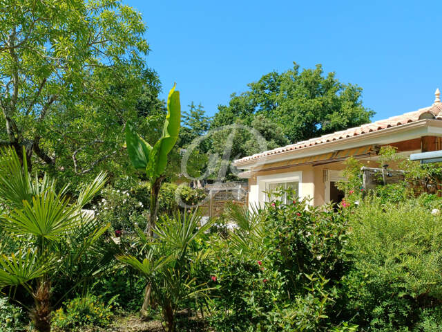 Propriété 8 pièces sur terrain d'environ 6000m2 — photo du bien
