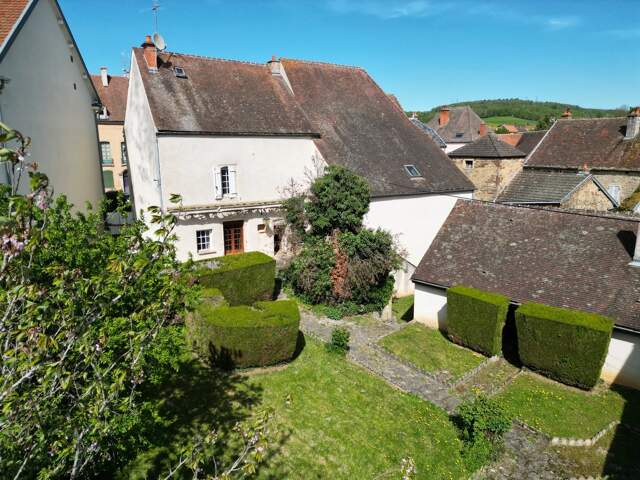 AUXOIS: Maison de caractère 240 m² avec 6 chambres — photo du bien