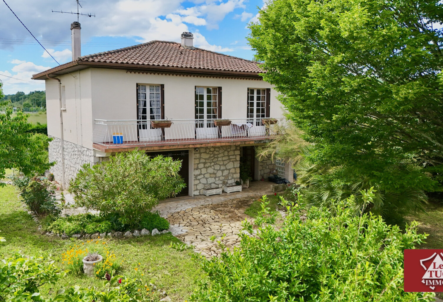 Maison 4 chambres avec garage et dépendance. — photo 1