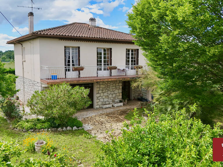 Maison 4 chambres avec garage et dépendance. — photo 1