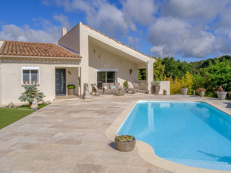 Villa — photo 1