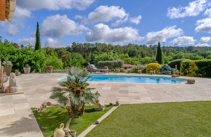 Villa — photo 2