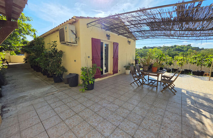 MAISON DE PLAIN-PIED RÉNOVÉE AVEC CHARME, TERRAIN DE 610m² ET PRESTATIONS DE QUALITÉ A LA CROIX-ROUGE 13013 MARSEILLE — photo 4