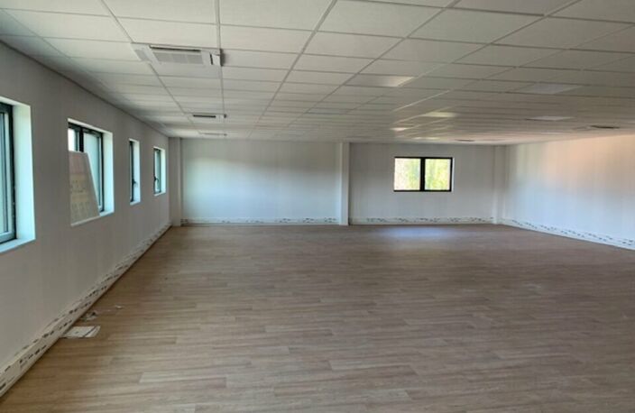 BUREAUX à LOUER — photo 4