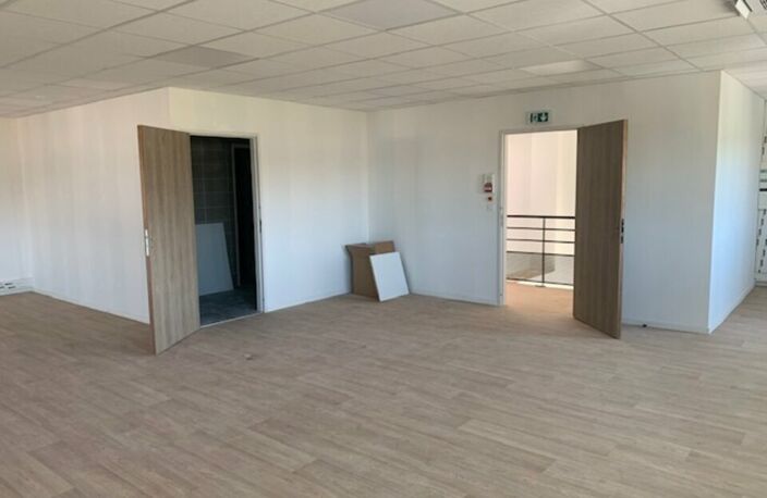 BUREAUX à LOUER — photo 5