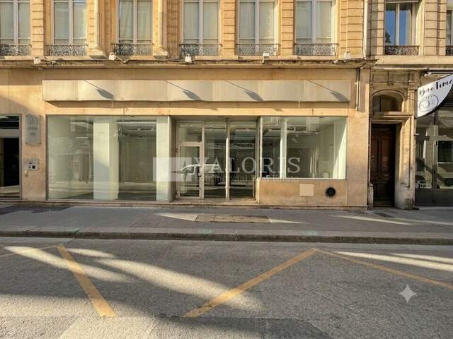 LOCAL COMMERCIAL à LOUER — photo du bien