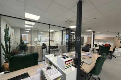 Bureau  2310 €