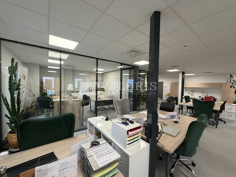BUREAUX à LOUER — photo 1