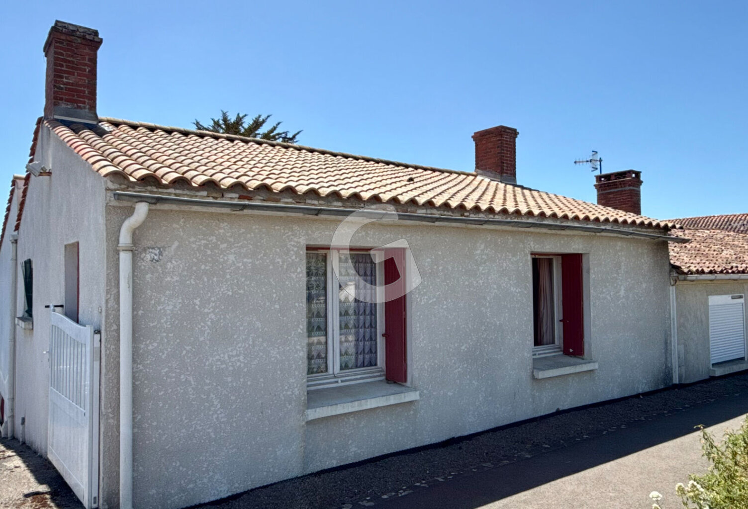 MAISON - 3 PIECES - 82 M² - A VENDRE - LONGEVILLE SUR MER — photo 1