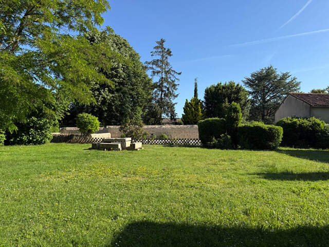 LA DEMEURE - LA VILLEDIEU DU CLAIN — photo du bien