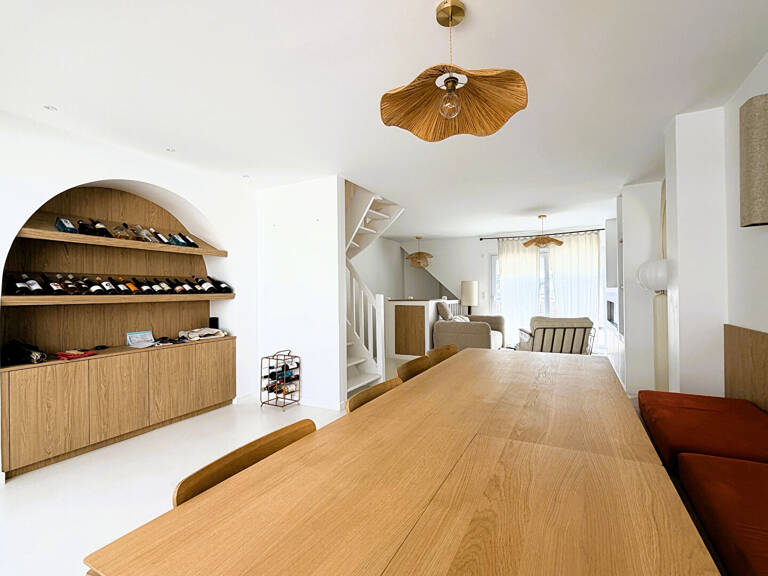 Maison appartement rénovée avec jardin, terrasse et garage. Proche commerces et plage — photo 1