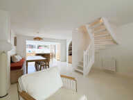 Maison appartement rénovée avec jardin, terrasse et garage. Proche commerces et plage — photo 2