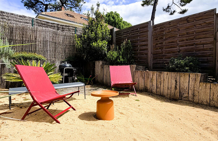 Maison appartement rénovée avec jardin, terrasse et garage. Proche commerces et plage — photo 3