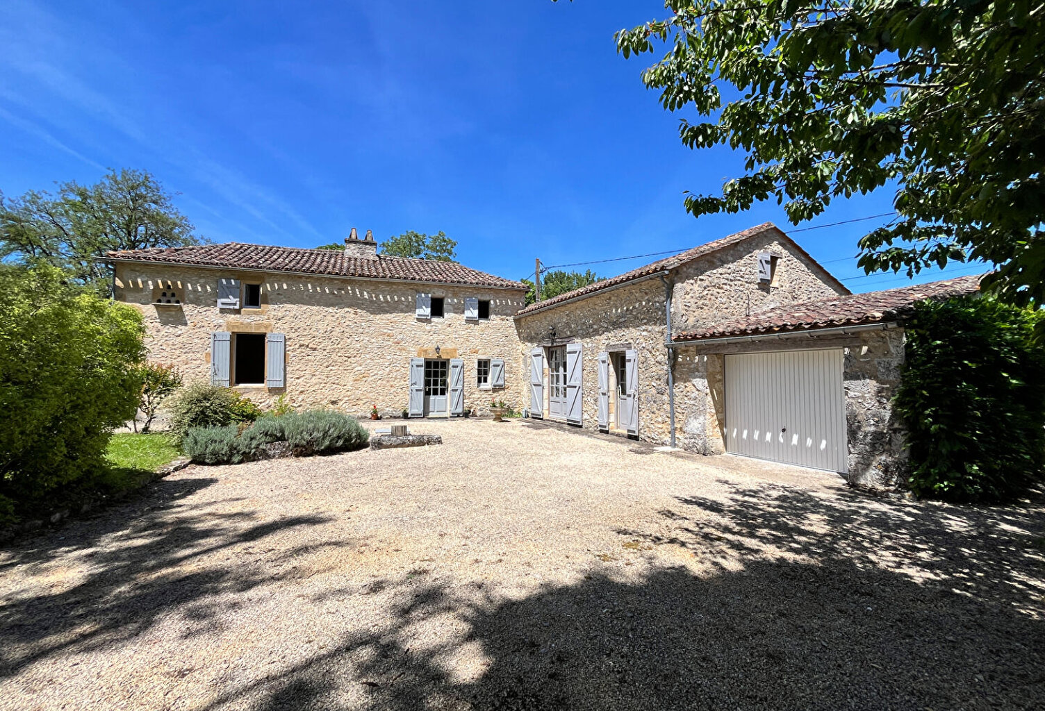 Maison en pierre entre Monpazier et Beaumont du Perigord — photo 1