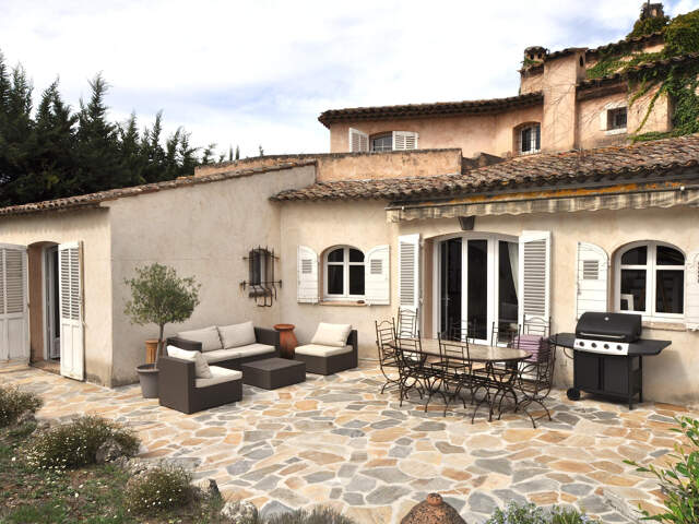 VILLA DE 154 M2 A MOUGINS CHEMIN DU CHATEAU — photo du bien