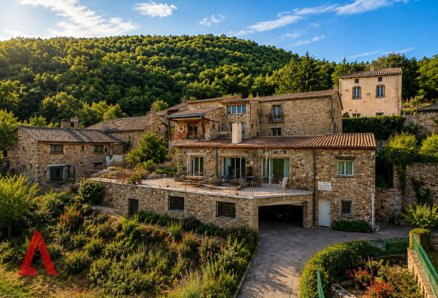 AVÈNE  LE COURAL | COMPLEXE TOURISTIQUE DE CARACTÈRE AVEC 6 LOGEMENTS, PISCINE & GARAGE  648 000  — photo 1