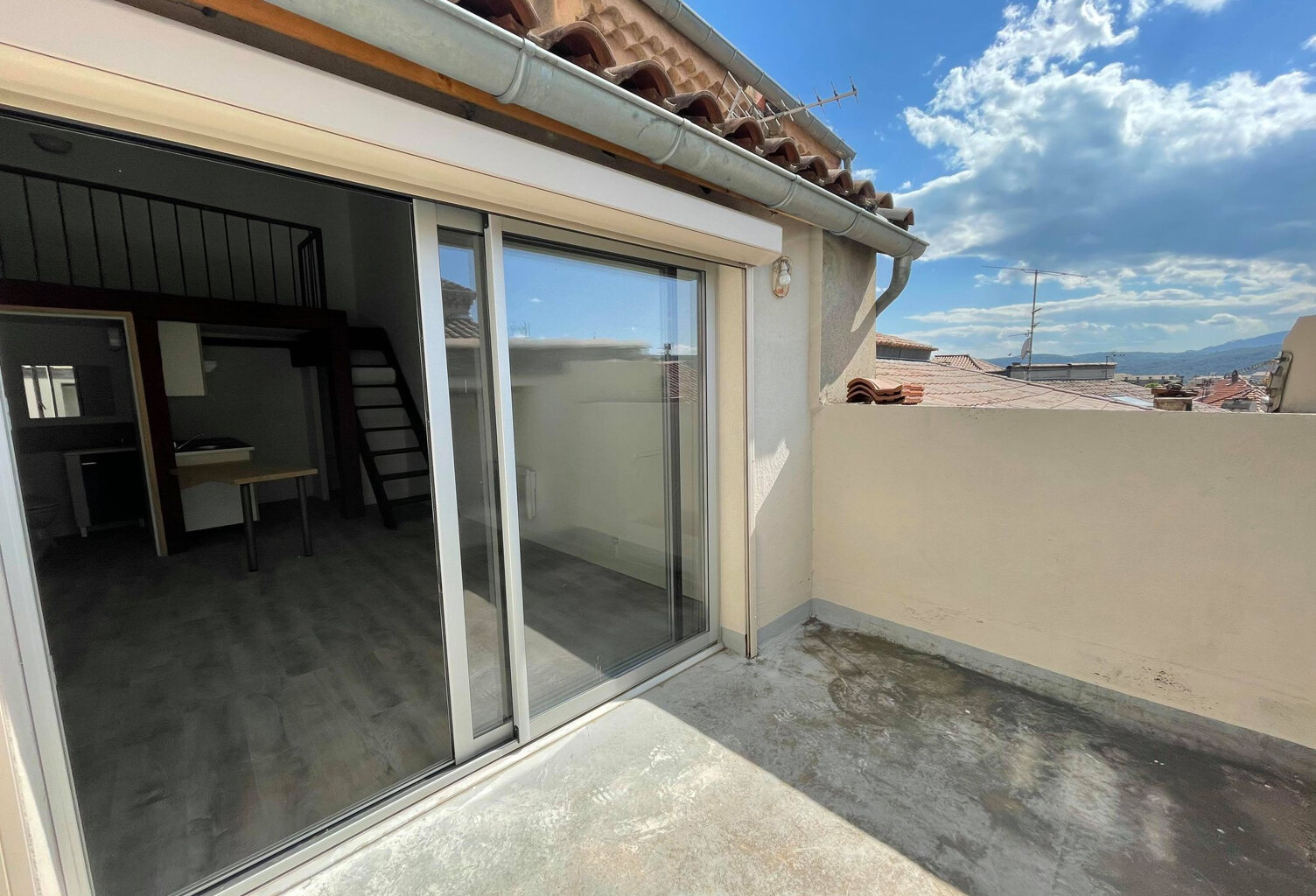 Studio avec terrasse — photo 1
