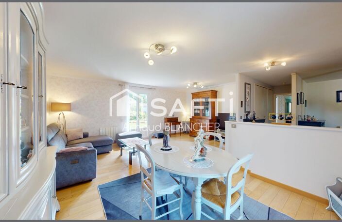 Pavillon plain-pied, trois chambres + bureau, salle de bain, garage, jardin. — photo 5
