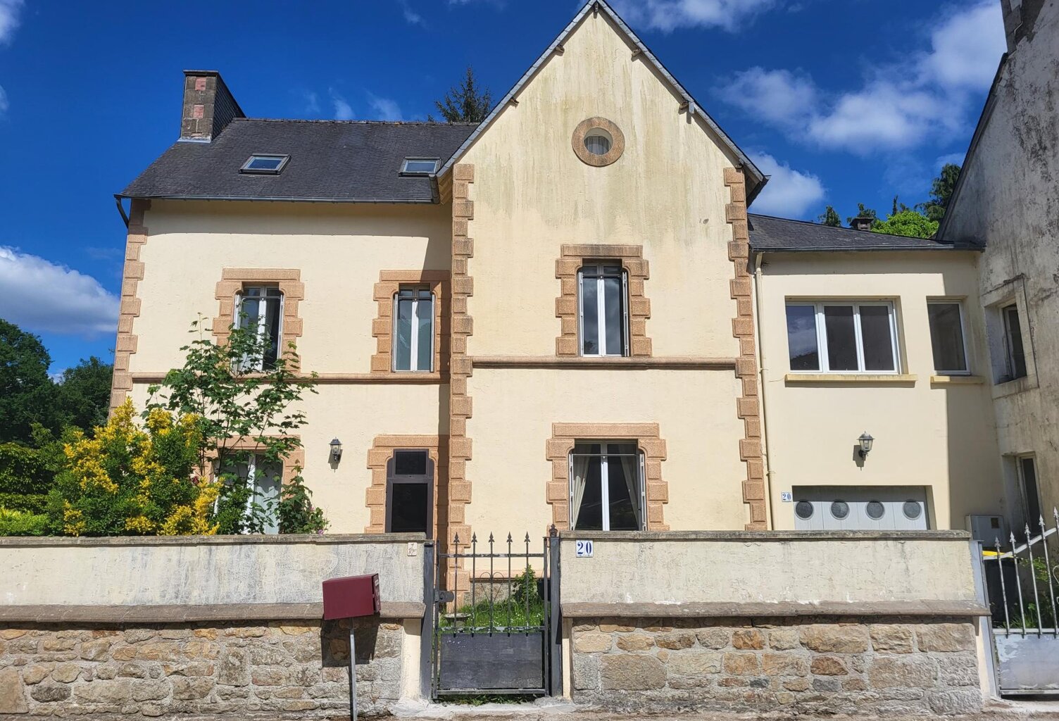 Maison  intemporelle avec fort potentiel - 270 m² - Rostrenen — photo 1