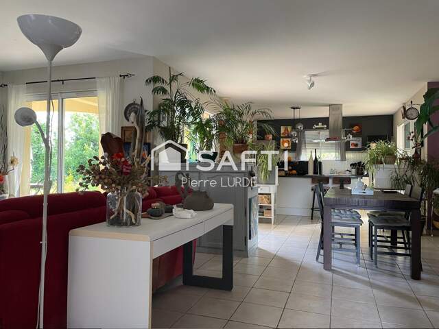 Villa de 150 m2 avec double garage et piscine — photo du bien