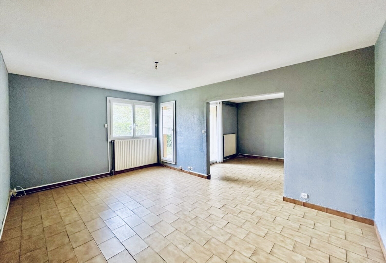 T4 82 M2 DECINES TERRASSE 40 M2 parking — photo 1