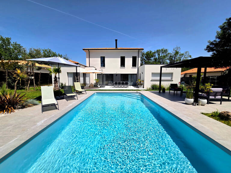 BREUILLET   VILLA ULTRA MODERNE AUX PRESTATIONS HAUT DE GAMME — photo 1