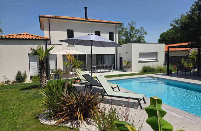 BREUILLET   VILLA ULTRA MODERNE AUX PRESTATIONS HAUT DE GAMME — photo 2