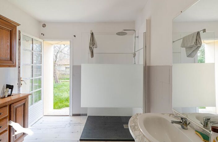 Vente maison 5 pièces 136 m² Nanteuil-en-Vallée (16700) — photo 3