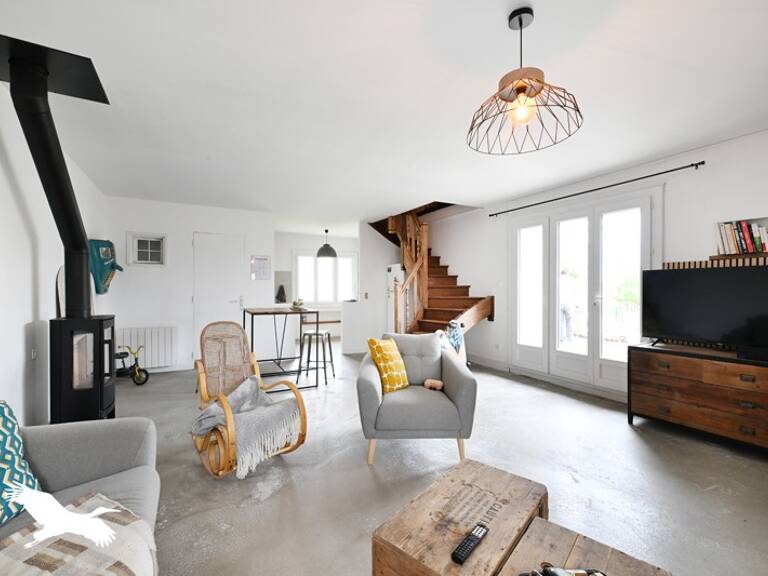 Maison en pierre de 3 pièces principales — photo 1