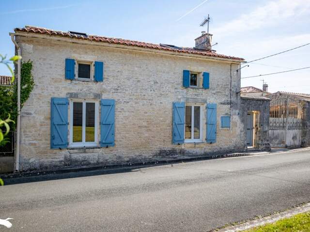 Charentaise de 7 pièces principales — photo du bien