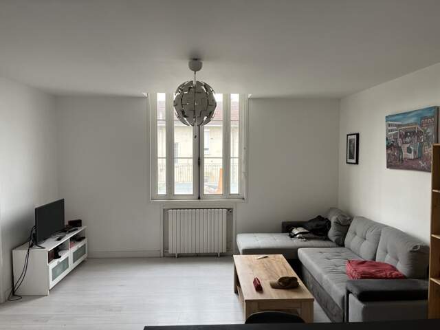 Maison en pierre de 4 pièces principales — photo du bien