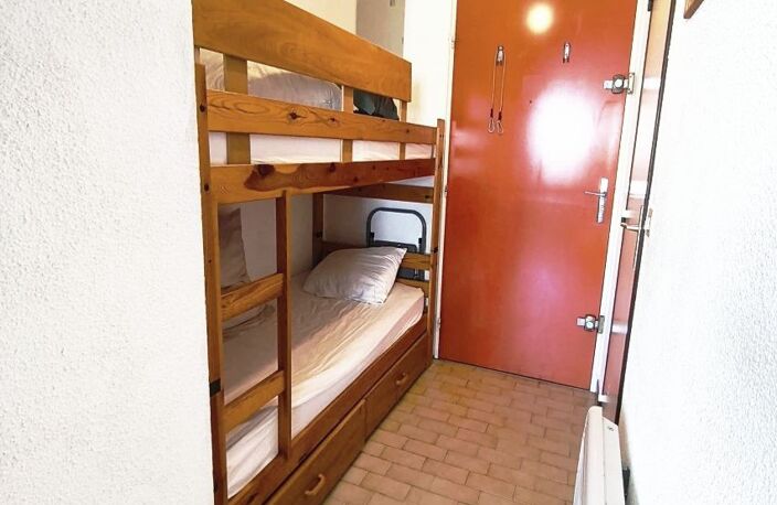 Studio cabine au 1er étage avec parking privé, en bon état. <BR>E — photo 4