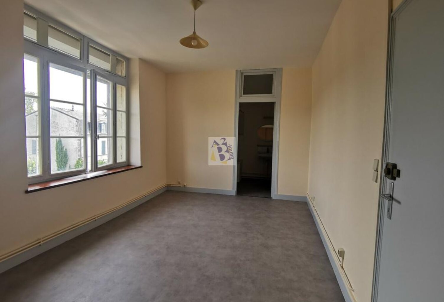STUDIO RUELLE SUR TOUVRE PROCHE DU CENTRE VILLE — photo 1
