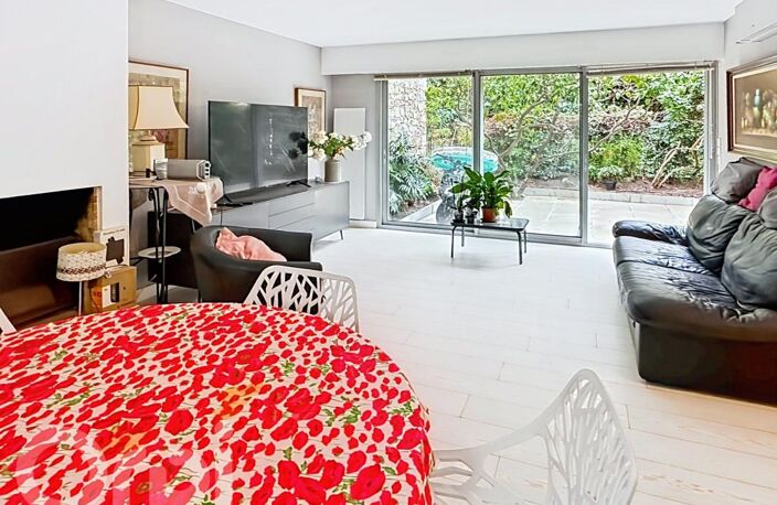 VILLA DUPLEX AVEC JARDIN | 5 MINUTES DE LA RUE D’ANTIBES — photo 3