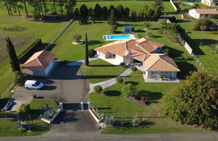MAISON CONTEMPORAINE HAUT DE GAMME 203M2 AVEC PISCINE CHAUFFÉE ET DOUBLE GARAGE — photo 2