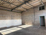 LUCON (85400) EN PLEINE ZONE ARTISANALE LOCAL PROFESSIONNEL 90M² EN TRES BON ETAT AVEC PARKING PRIVATIF — photo 4