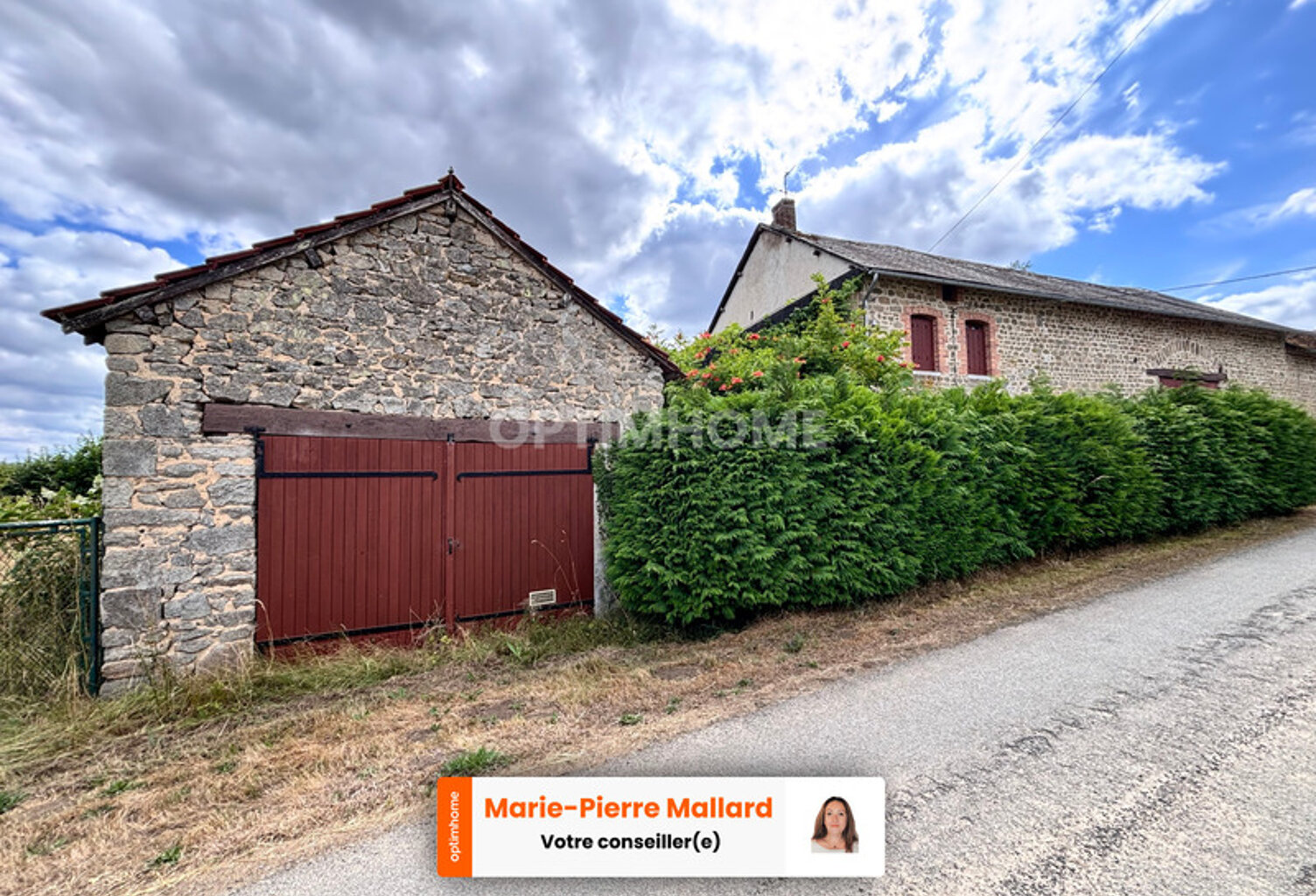 Ensemble immobilier à rénover à SAINT DIZIER LEYRENNE (23) — photo 1