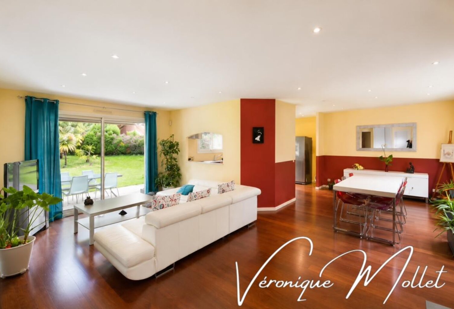 ELEGANTE CONTEMPORAINE DE PLAIN-PIED BAIGNÉE DE LUMIERE — photo 1