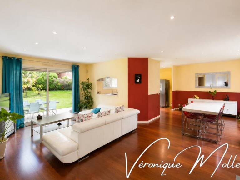 ELEGANTE CONTEMPORAINE DE PLAIN-PIED BAIGNÉE DE LUMIERE — photo 1