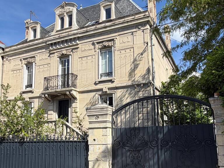 ENSEMBLE IMMOBILIER DE CARACTÈRE EN HYPER CENTRE — photo 1