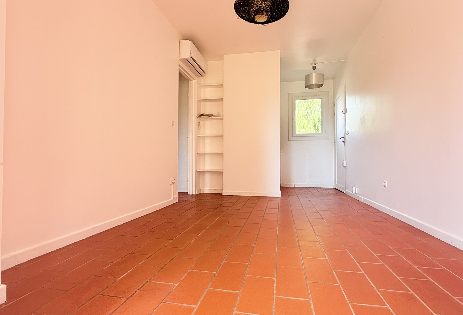Appartement avec loggia, 2 cabines et 2 places de stationnem — photo 1