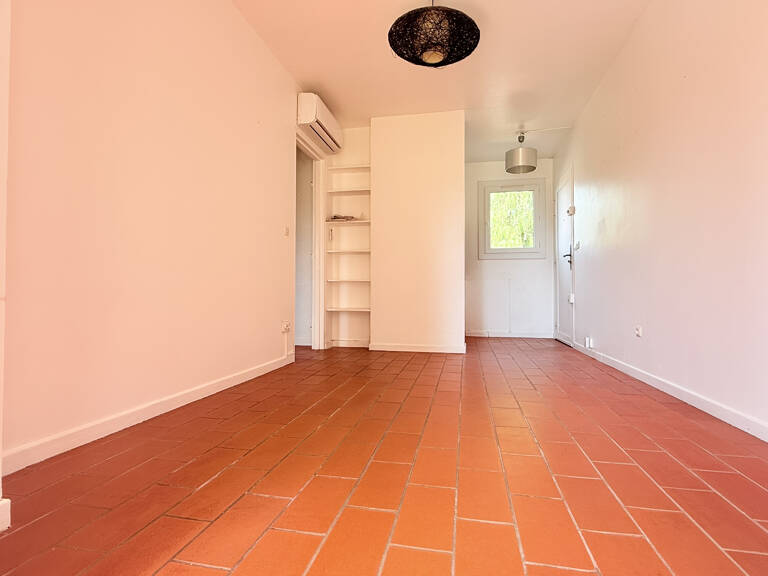 Appartement avec loggia, 2 cabines et 2 places de stationnem — photo 1